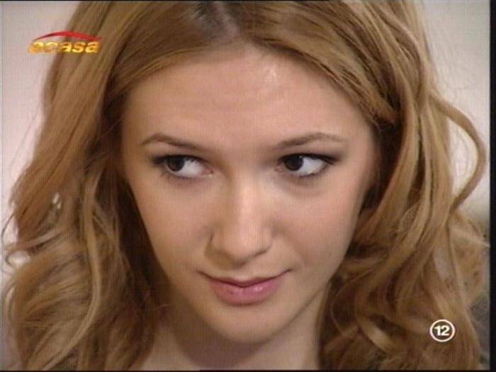 Adela Popescu - Adela Popescu cu parul blond