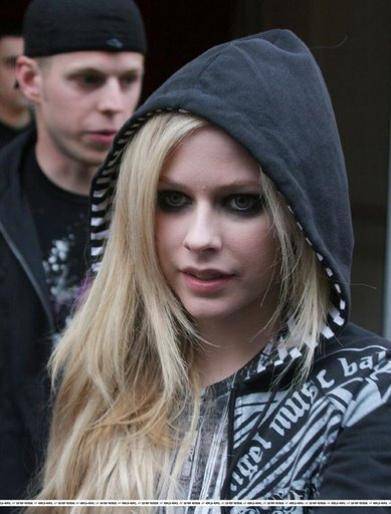 HKILRDIAAFFNXZQUUMI - AVRIL LAVIGNE