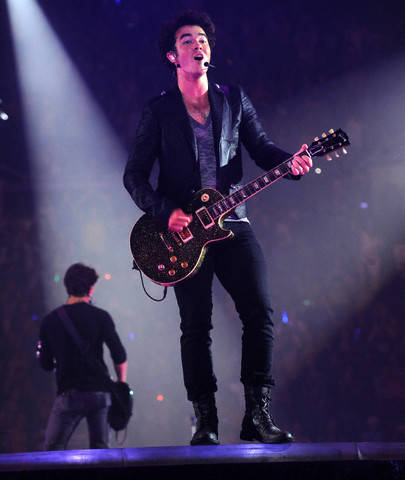 42-22932837 - jonas brothers World Tour in LA