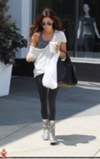 TFNYJFXAYDSPXIIDUDG - ASHLEY TISDALE CANDIDS