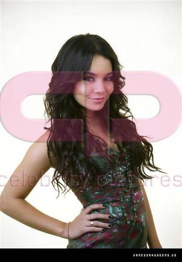 VANESSA-vanessa-anne-hudgens-4112465-416-600