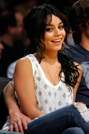 Lakers Game (22) - Vanessa Hudgens Celebrities At The Lakers Game