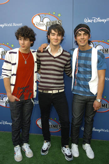 09-jonas-brothers-080807[1] - JonasBrothers