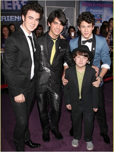 ZPSXDQEQKTUXRPWDQYO - Jonas Brothers