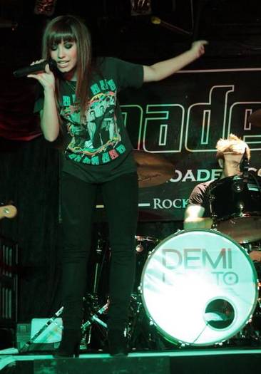 demilovato_net-crazydonkeyny-00022 - demi lovato