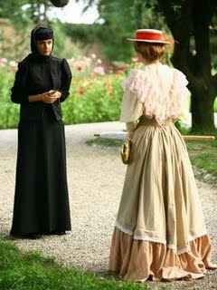 nicoleta-luciu-imbraca-hainele-unei-calugarite-in-aniela_4[1]