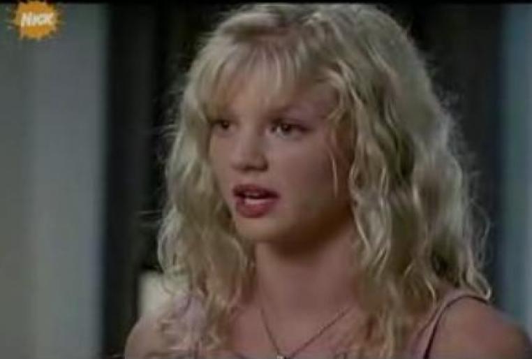 ????!!!!!!! cleo canta??? - Cariba Heine