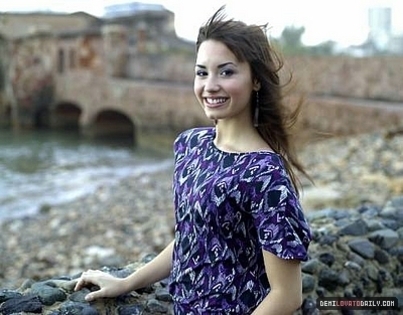 TMKNIMECMFEUPGCRGAD - Demi Lovato in natura