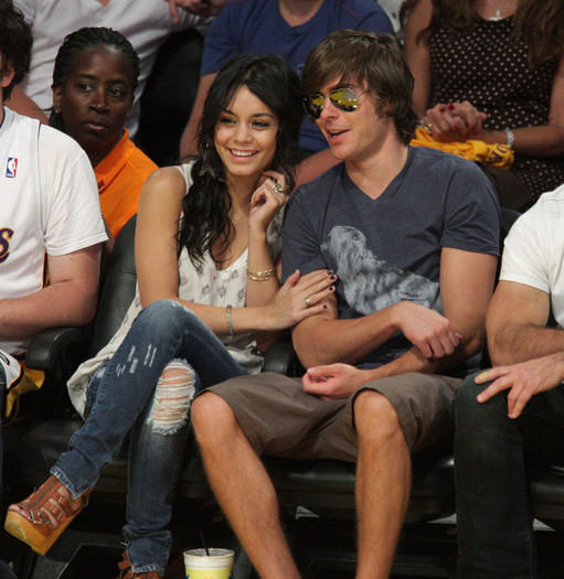 Lakers Game (6) - Vanessa Hudgens Celebrities At The Lakers Game