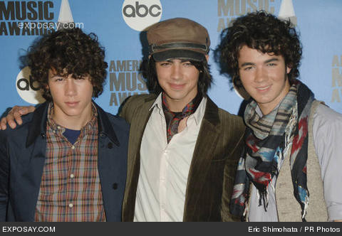 tb_500_jonas-brothers-34th-annual-american-music-awards-nomination-announcements-0m1n1S