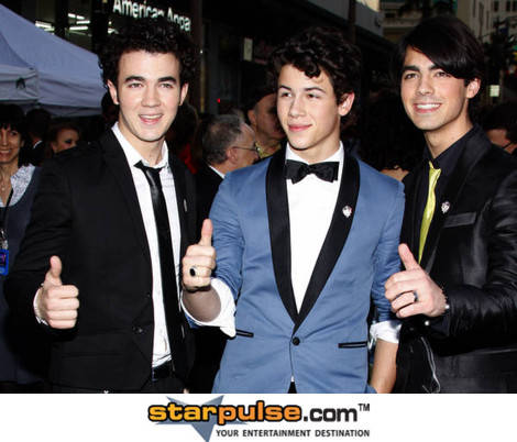 Kevin%20Jonas,%20Nick%20Jonas%20and%20Joe%20Jonas-DGG-021491 - JHONAS BROATHER