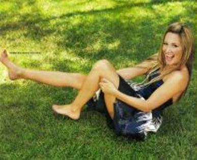 VWIEUNASJLCWXPAYQFK - Ashley Tislade