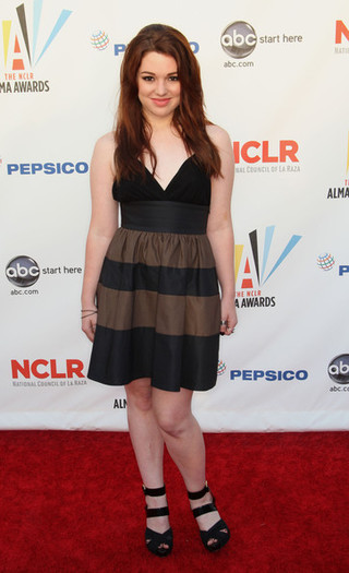 2009+ALMA+Awards+Arrivals+obDYbPrIeJtl - Jennifer Stone