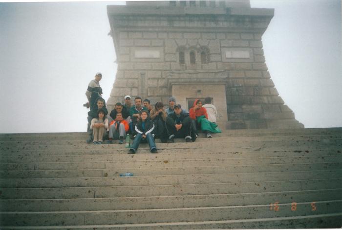 Imagine de grup la crucea de pe Caraimani - La munte in Romania