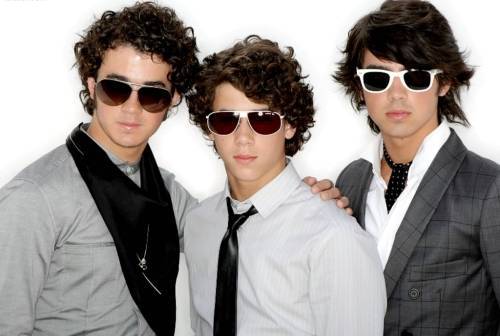 RCUZIXWRROQWBOTZJIQ - Jonas Brothers
