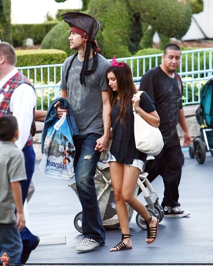 2qs2koy - Ashley and Scott spend a day at Disneyland together in Anaheim -August 23