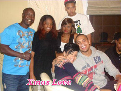 rihanna-christmas-chris-brown-family-04
