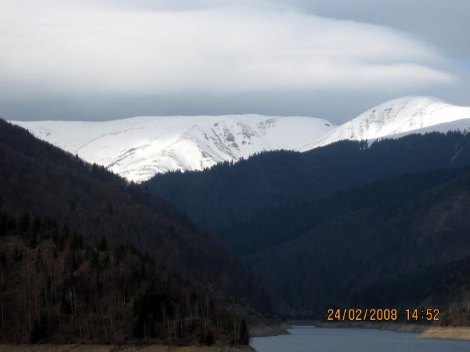 o priveliste incantatoare!pe barajul Rausor