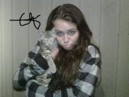 CZBGPIMXRPPQYGCCCXF - Miley And Selena