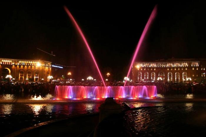 Erevan-Centrul orasului,fintinile care se aprind noaptea