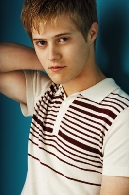 XEQAQQTRCHNXFKRBWUW - Lucas Grabeel