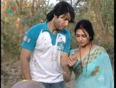 195_1_A_TA_PENTRU_TOTDEAUNA_SAGAR_SI_VIDYA_SUNT_UCISI.flv_000301233