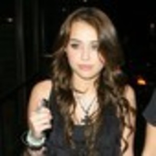 miley-cyrus-868320l-thumbnail_gallery - versurile in romana The Climb Miley Cyrus