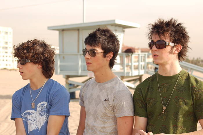 JMIUQSOXJTVNQREUVJX - Jonas Brothers