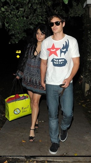 jtx69x - Zac Efron Vanessa Hudgens Its Ammore