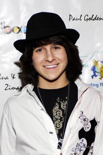 Academy_Awards_afterparty_CUN_Mitchell_Musso - club hannah montana