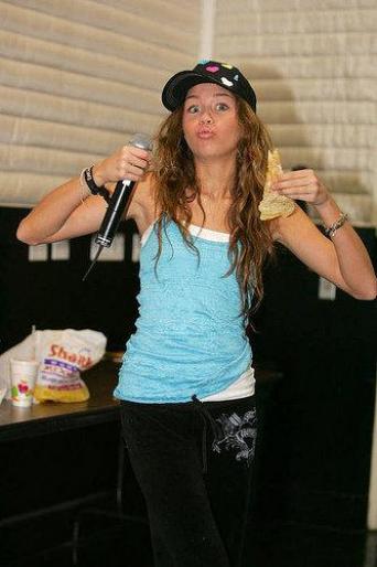 UBv5BB854085-02 - Hannah Montana-Miley Cyrus