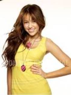 LYHGRUWSKRQYSDDRLMY - Miley photoshoot2