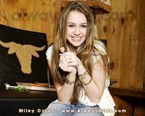 FBVUFKAEYQCDHCMREAD - biografie miley cyrus