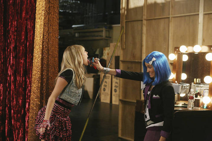EmilyOsment_ORG-hannahmontana-season3-e65-stills066