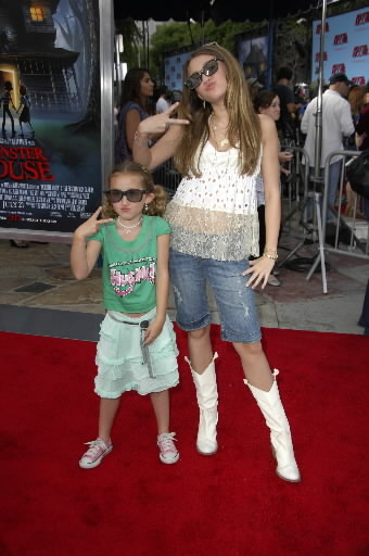 6394_6041_monsterhouse_100[1] - Miley Cyrus and Noah Cyrus