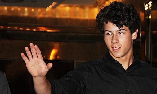 its_official_nick_jonas_going_solo - Nick Jonas-Poze 2009