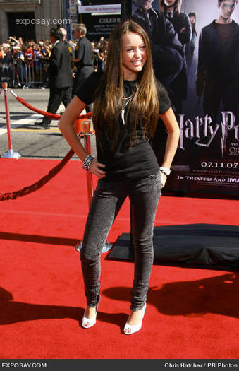 miley-cyrus-us-premiere-if-harry-potter-and-the-order-of-the-phoenix-0iNpqK