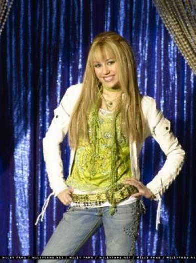 1357272[1] - poze hannah montana