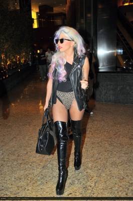 tare lady - lady Gaga steps out in Japan