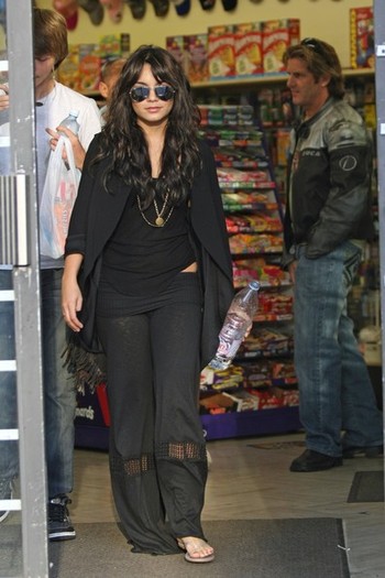 Vanessa+out+Sterling+Knight+Vancouver+eD6PL3tj3Del