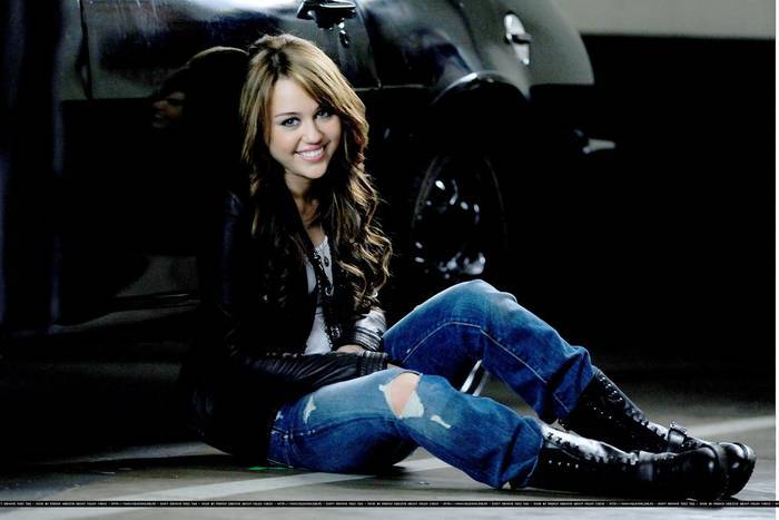 miley cyrus-fly on the wall - melodiile mele preferate