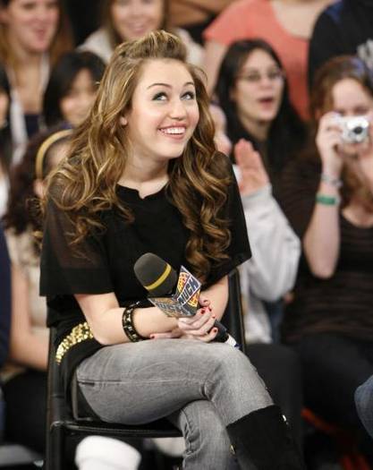UPPFXFXOERVUQIMYAIN - Miley Cyrus invitata la o emisiune