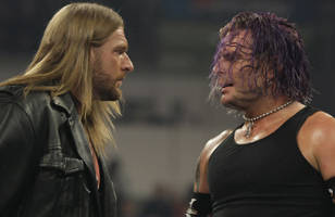 Triple H Ajutandu-l pe Jeff Hardy - Album Jeff Hardy