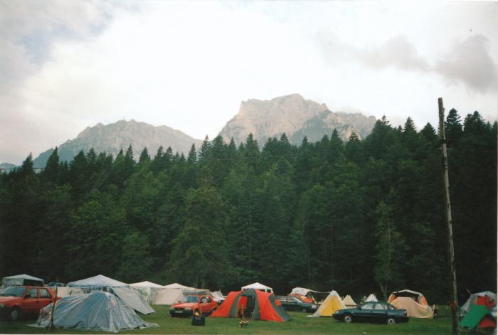 Hai la cort. - La munte in Romania