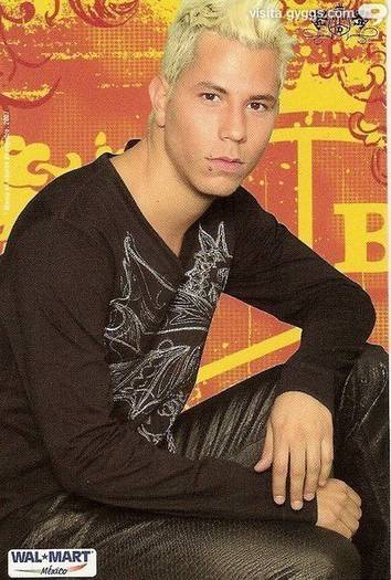 chris - Christian Chavez