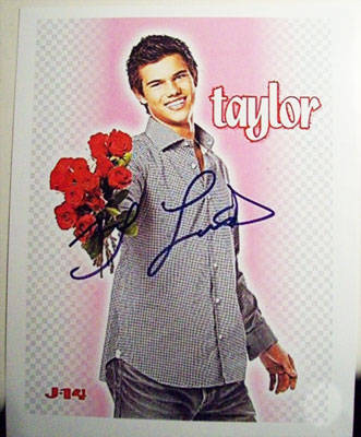 taylor-lautner-autograph - Taylor Lautner