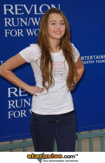 Miley Cyrus-ALO-069211 - miley-hannah poze