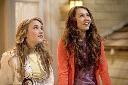 13 - Miley Cyrus si Emily Osment