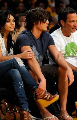 normal_003 - Zac Efron and Vanessa Hudgens at the Lakers game