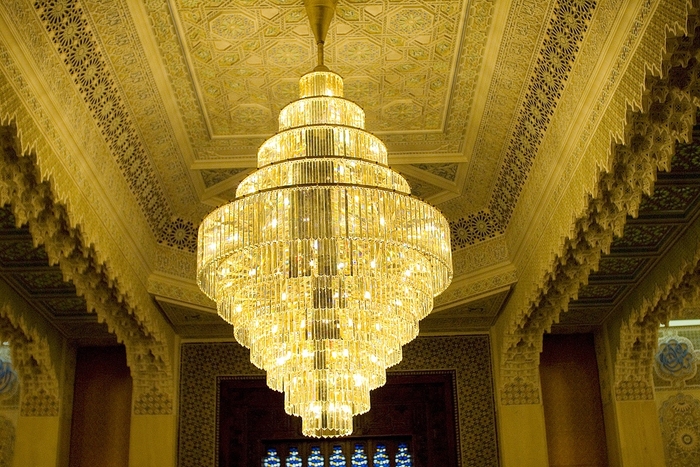 Masjid Al Kabir in Kuwait (chandelier) - Islamic Architecture Around the World